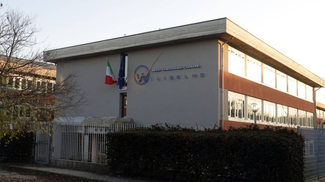 Modena, baby gang estorce denaro e picchia studenti all'uscita del Wiligelmo