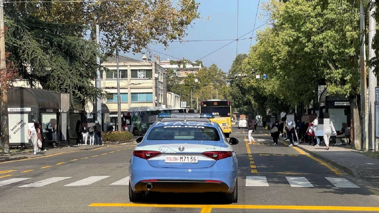 Controlli in autostazione: fermati 5 minori, uno con mazza da baseball