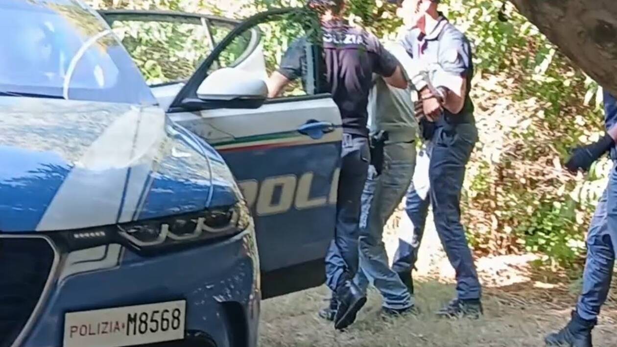 Modena, spaccio al parco XXII aprile: arresto in diretta di uno straniero irregolare