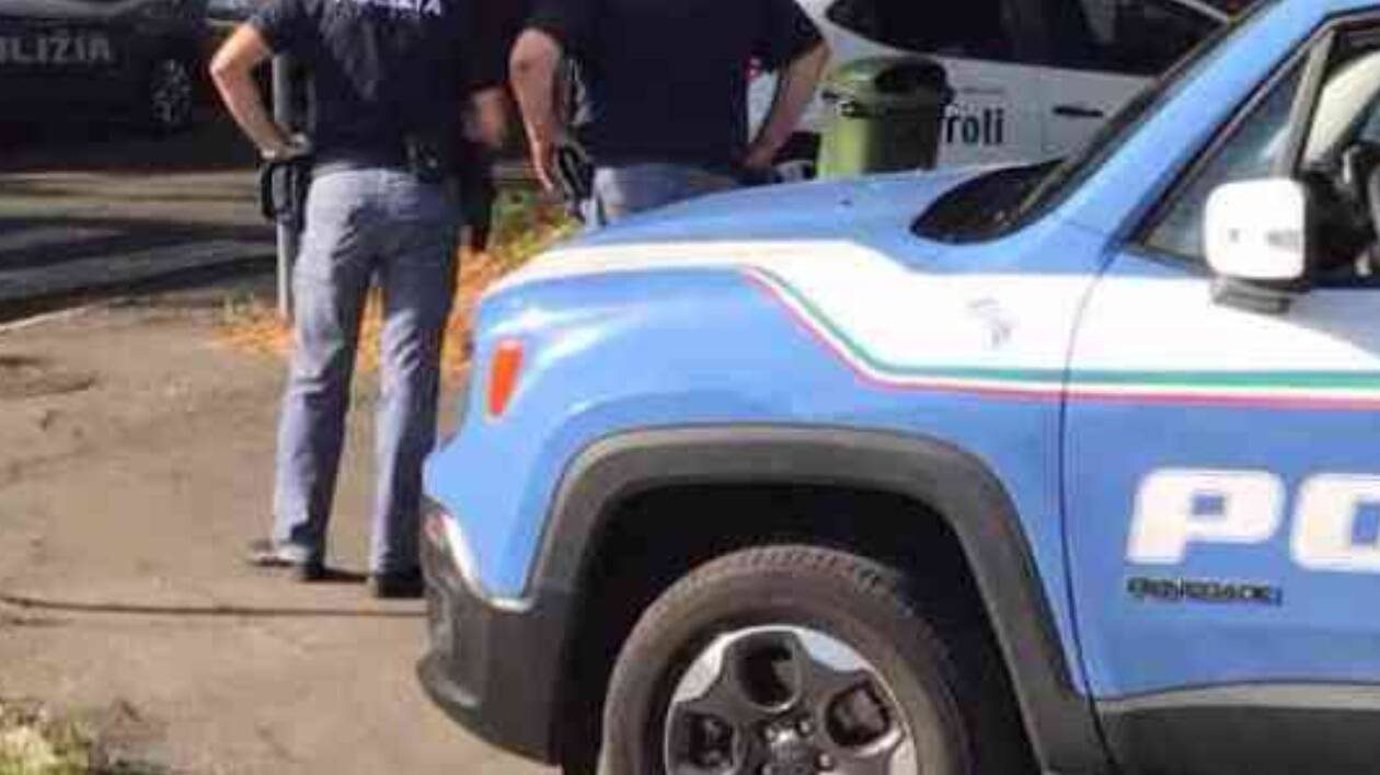 Carpi, 24enne italiano arrestato per spaccio colpisce al volto poliziotto