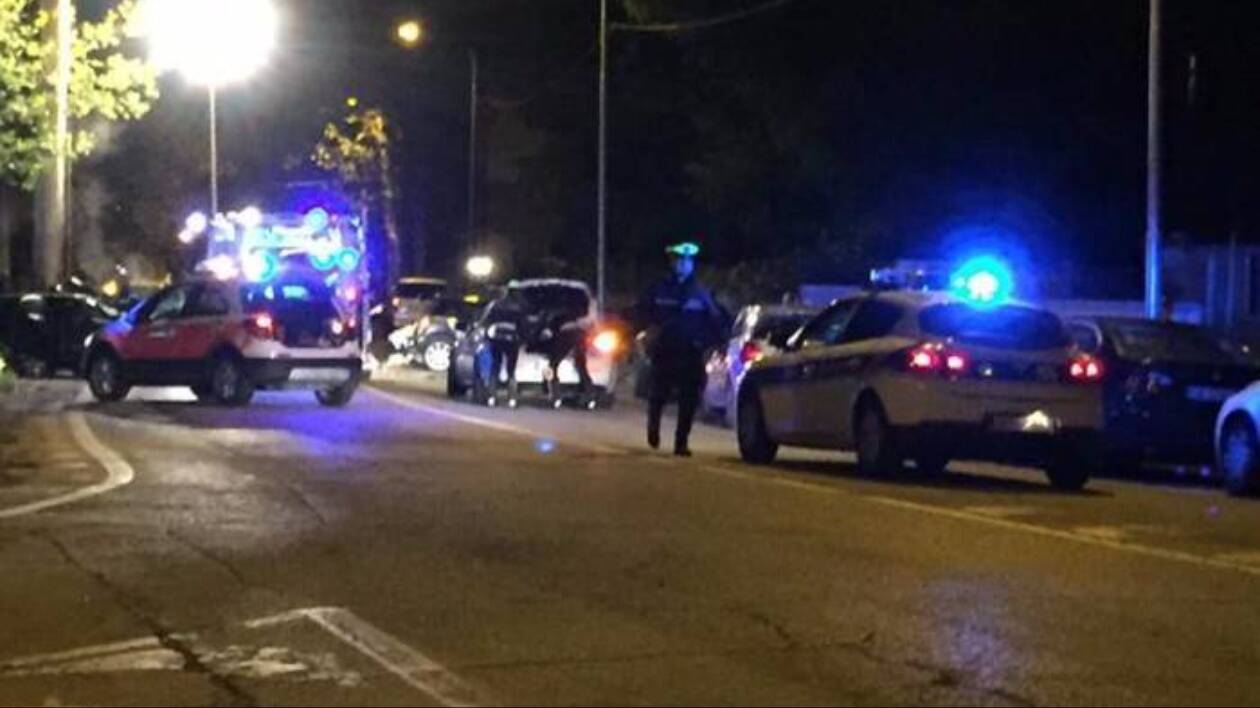 Scontro tra tre auto in tangenziale, 4 giovani feriti, grave una ragazza