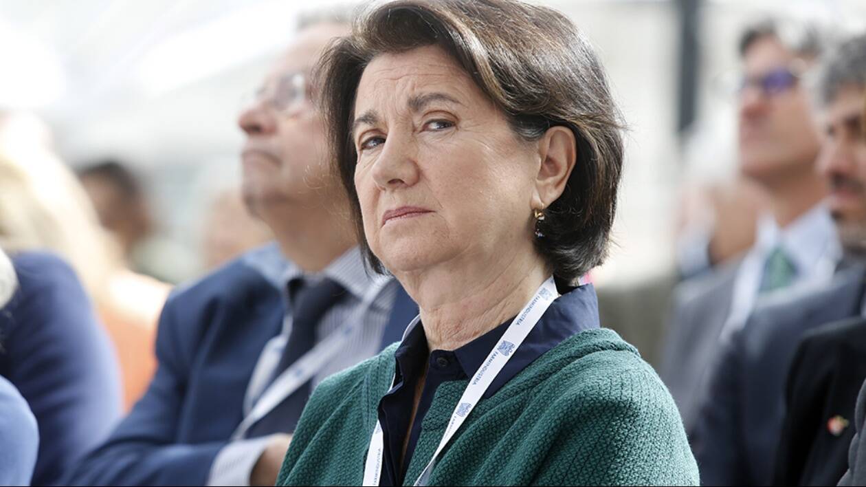 Il ministro Roccella: 'Gite scolastiche ad Auschwitz per associare l’antisemitismo al fascismo'. E' bufera
