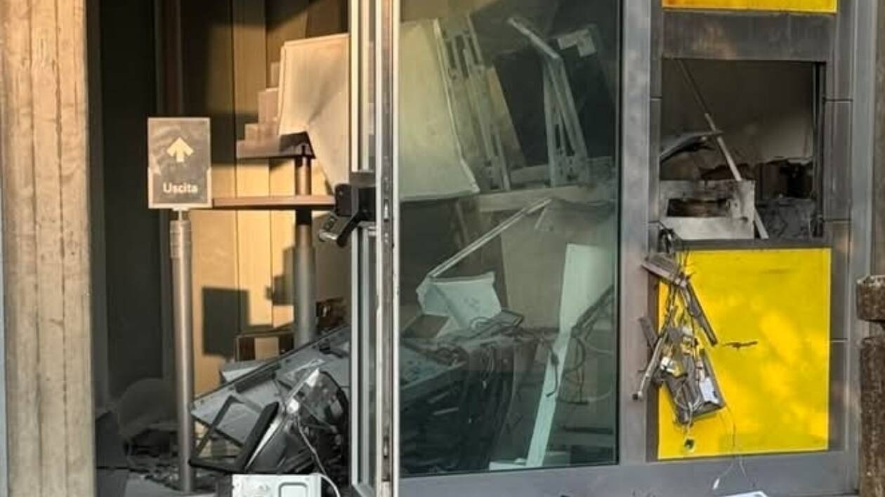 Castelnuovo Rangone: fatto esplodere postamat, criminali in fuga coi contanti