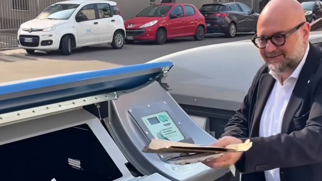 'Rifiuti a Modena, così il sindaco riporta l’orologio indietro di quattro anni'