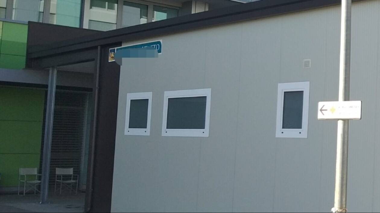Mirandola, il reparto dialisi dell'ospedale finisce nei 'container': un milione dall'Ausl per il noleggio