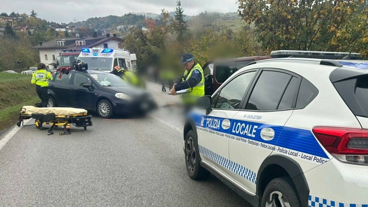 Schianto al Carrai di Pavullo: 23enne ferita resta incastrata nelle lamiere