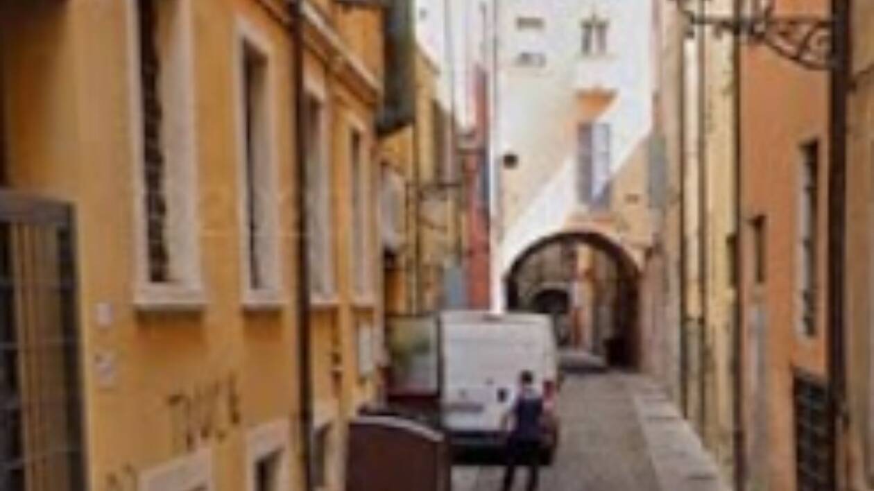 Vicolo Squallore è ancora un caso in Consiglio Comunale