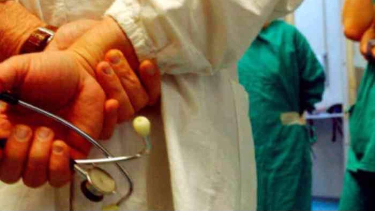 Contratto lavoratori sanità, Cgil contro Cisl: 'Accordo vergognoso'