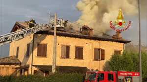 https://www.lapressa.it/articles/074662/castelnuovo-vigili-del-fuoco-TN.jpg