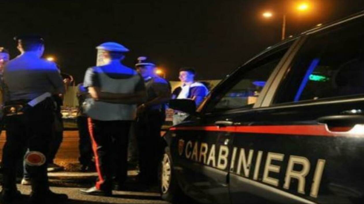 Rapina in farmacia a Formigine: passante insegue il bandito e viene accoltellato