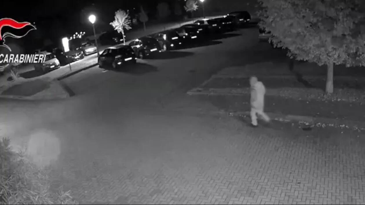 Indagata Rossella Piras, compagna di Elia Del Grande: l'avrebbe aiutato nella fuga