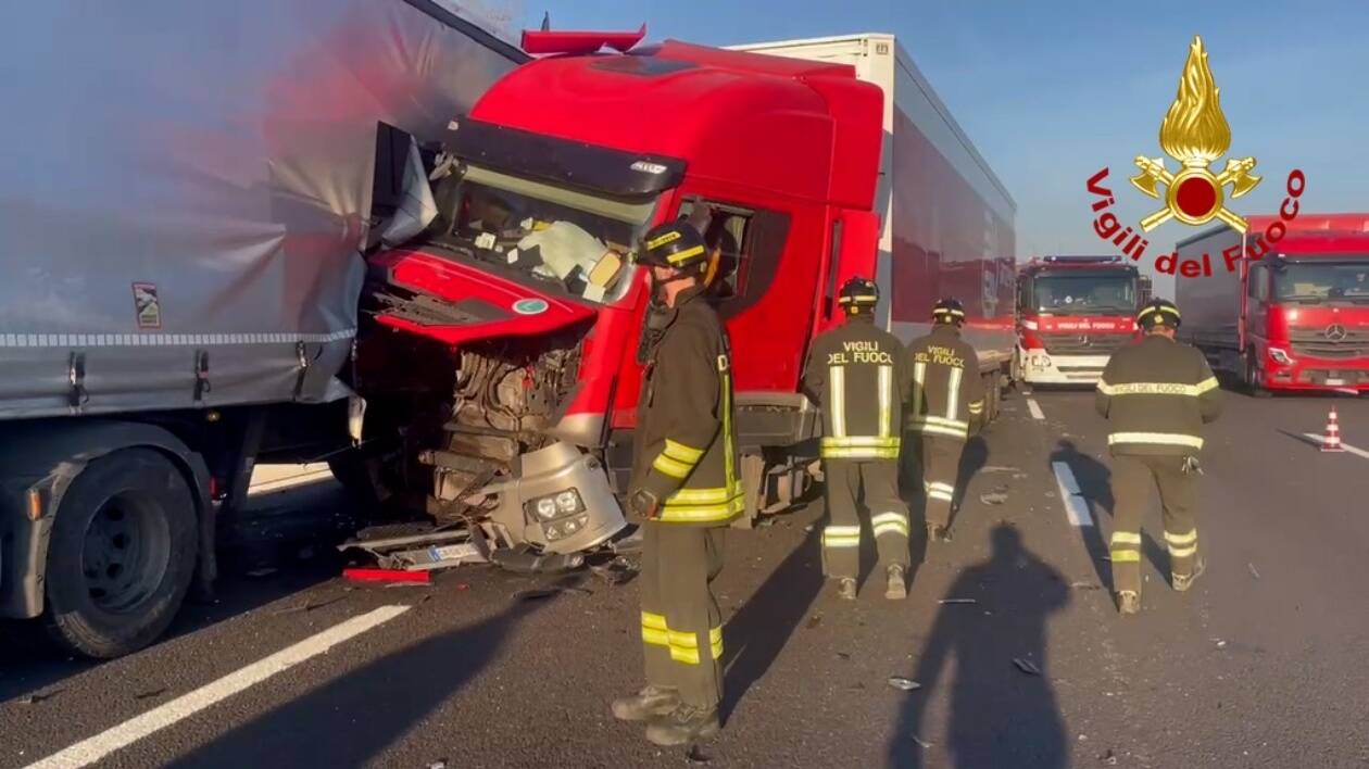 Tamponamento in A1: chiuso l'ingresso dell'area di servizio Secchia Ovest