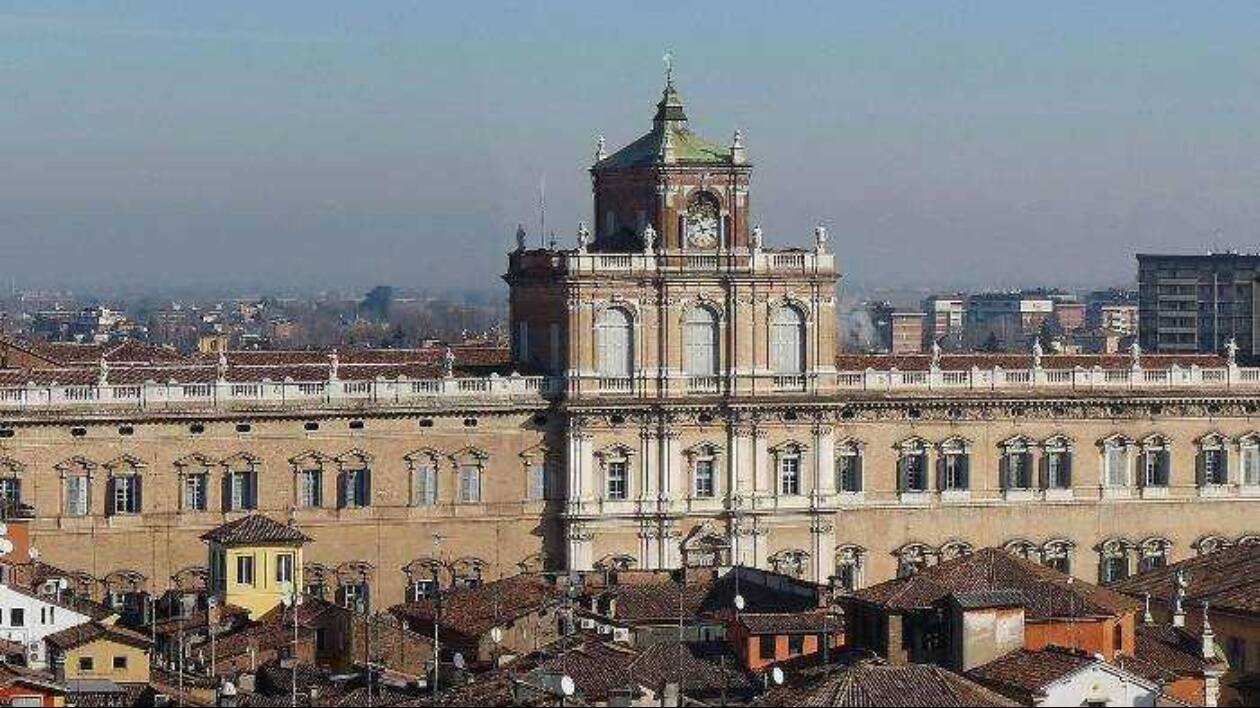 'Lapide a Palazzo Ducale, ribrezzo e disgusto di fronte al mancato rispetto della storia di Modena'
