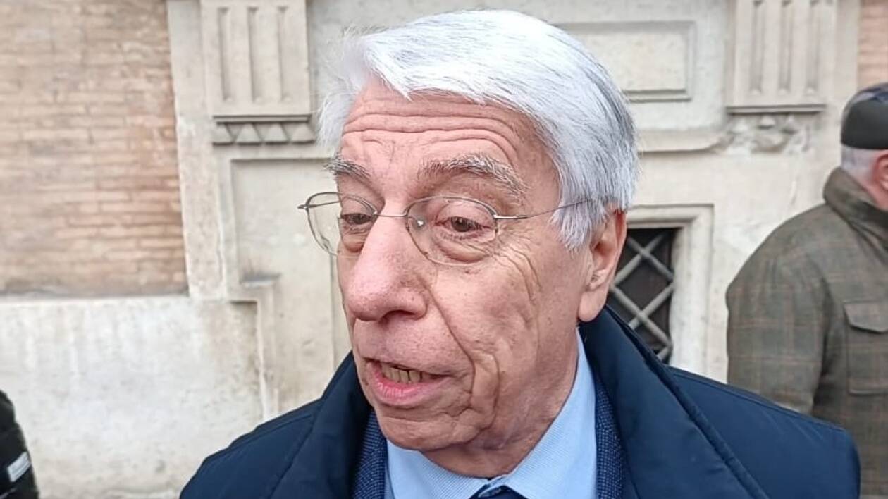 'Il sindaco spieghi perché difende un disturbatore che voleva impedire una cerimonia pubblica'