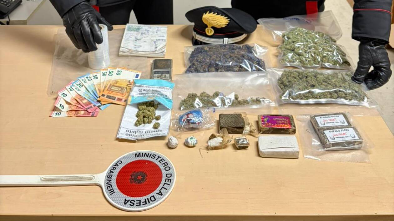 Vignola, nascondeva droga in filtri di sigaretta e fazzoletti: arrestato