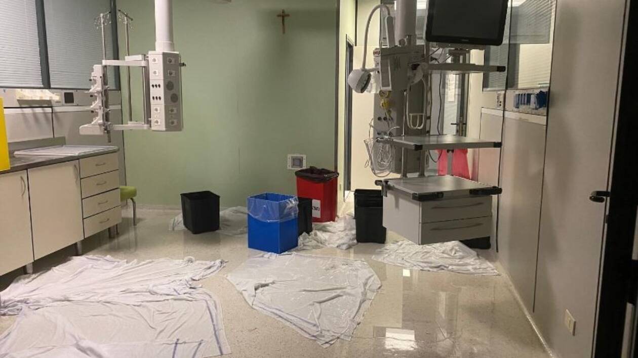 ‘Ospedale di Carpi, disastro in Rianimazione, muffe e allagamenti: specchio di una sanità a pezzi’