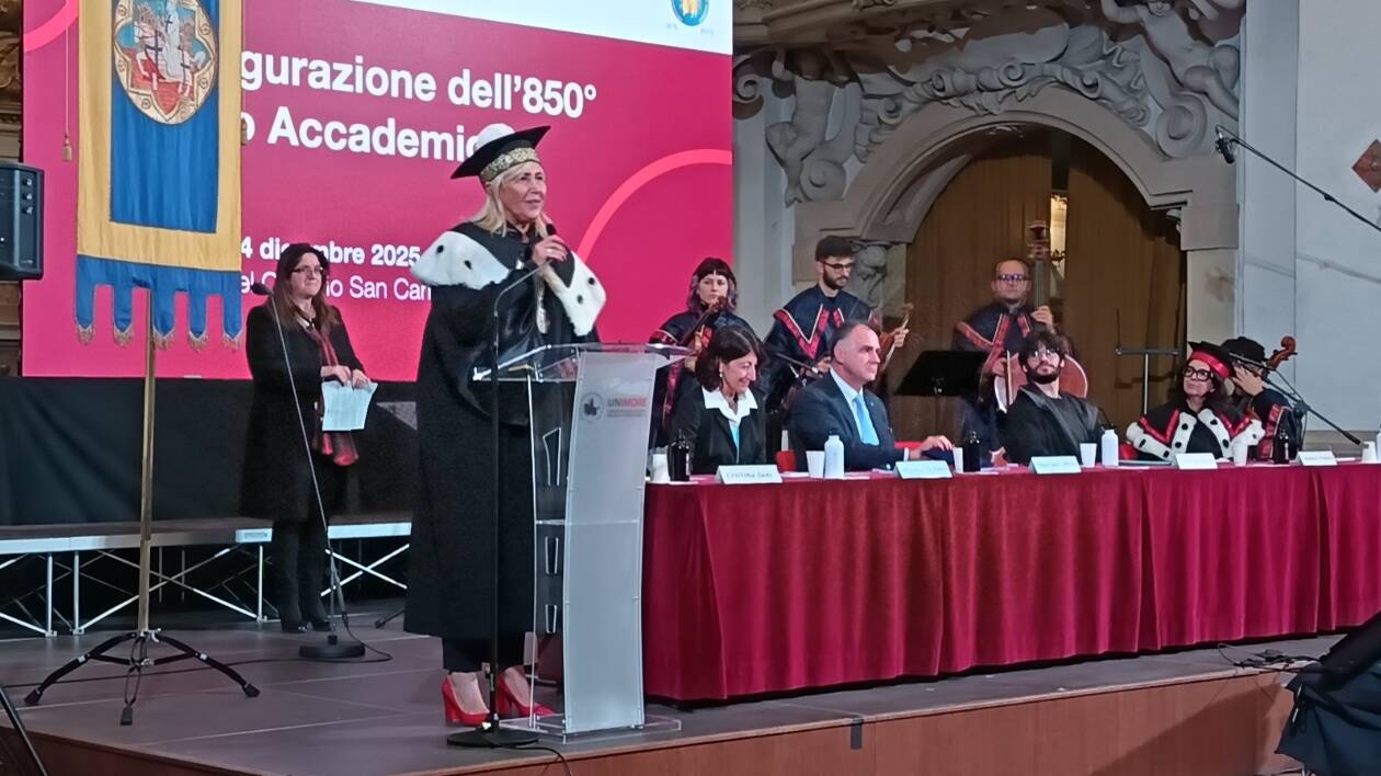 850esimo anno accademico Unimore, svolta Cucchiara sul futuro, l'Ateneo con le scarpe rosse