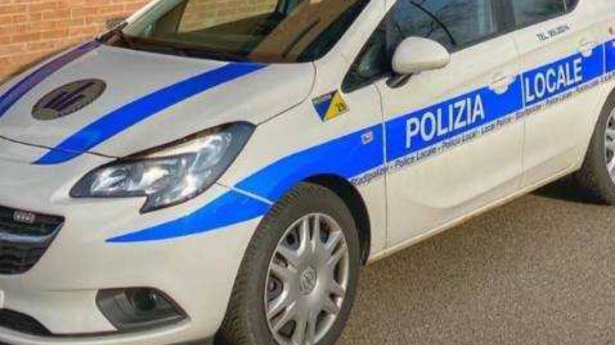 Modena, mezzo trasporto disabili circolava senza assicurazione e con targa scaduta