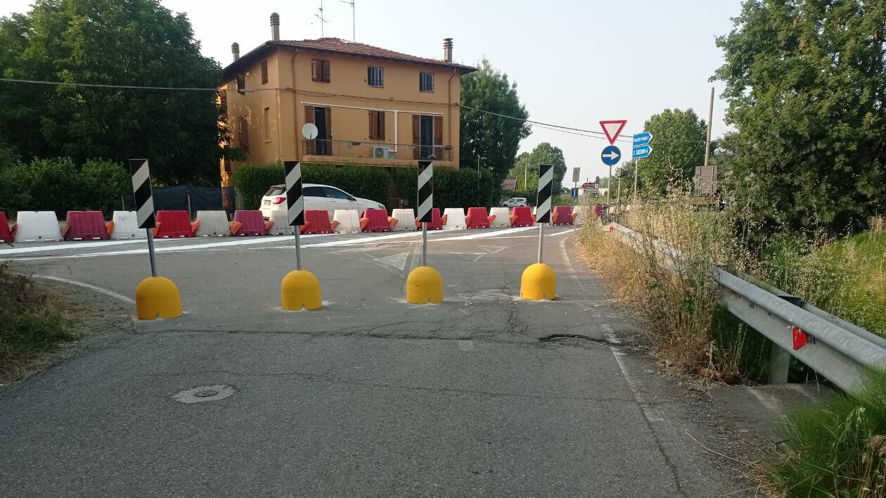 Modena, via Fossa Monda nord: strada chiusa in modo arbitrario e senza informare i cittadini