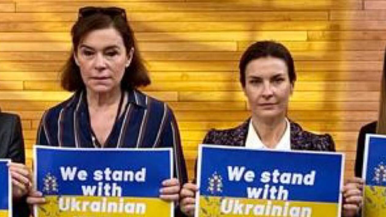 Qatargate, Parlamento europeo revoca l’immunità ad Alessandra Moretti. Salva la modenese Gualmini