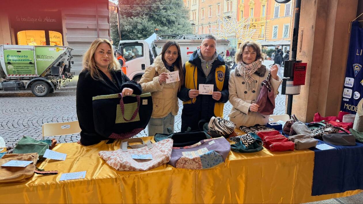Prodotti sartoriali da donne detenute in centro a Modena col progetto 'Mani sul futuro'