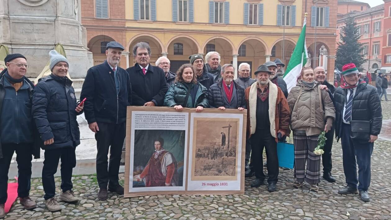 Palazzo Ducale di Modena: 'Quella lapide è un'offesa, va rimossa'