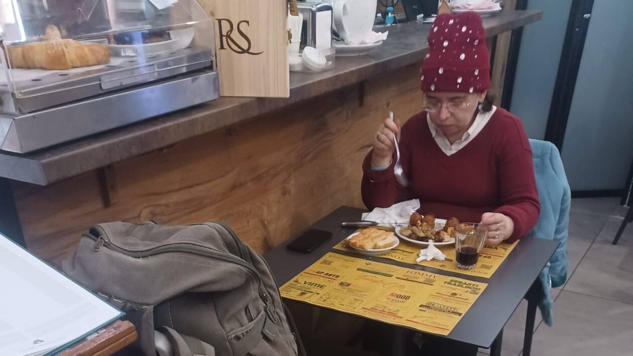 Modena, la 56enne ospitata dal ristoratore ha trovato casa: 'E' la generosità dei cittadini, nel silenzio delle istituzioni'