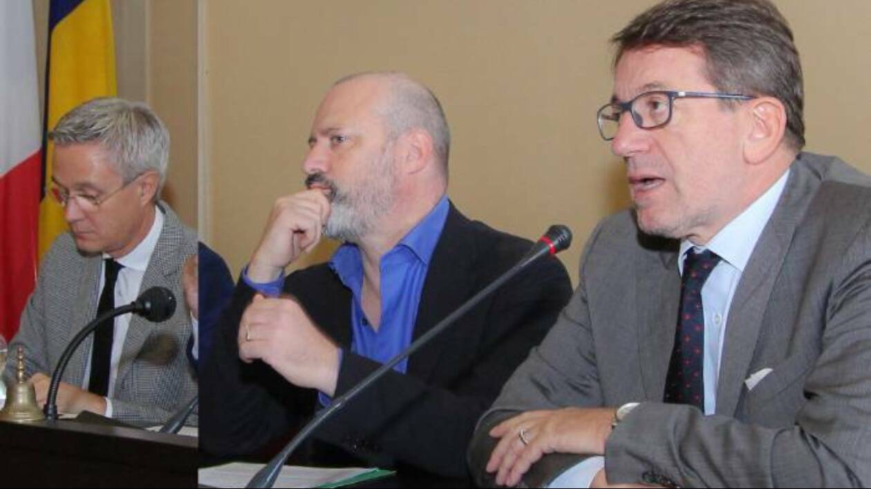 Pd Modena, lite totale per una sedia a Roma: la rabbia di Muzzarelli dice tutto