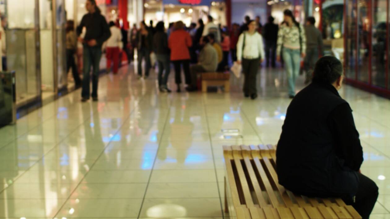Modena, gli anziani parcheggiati nei supermercati