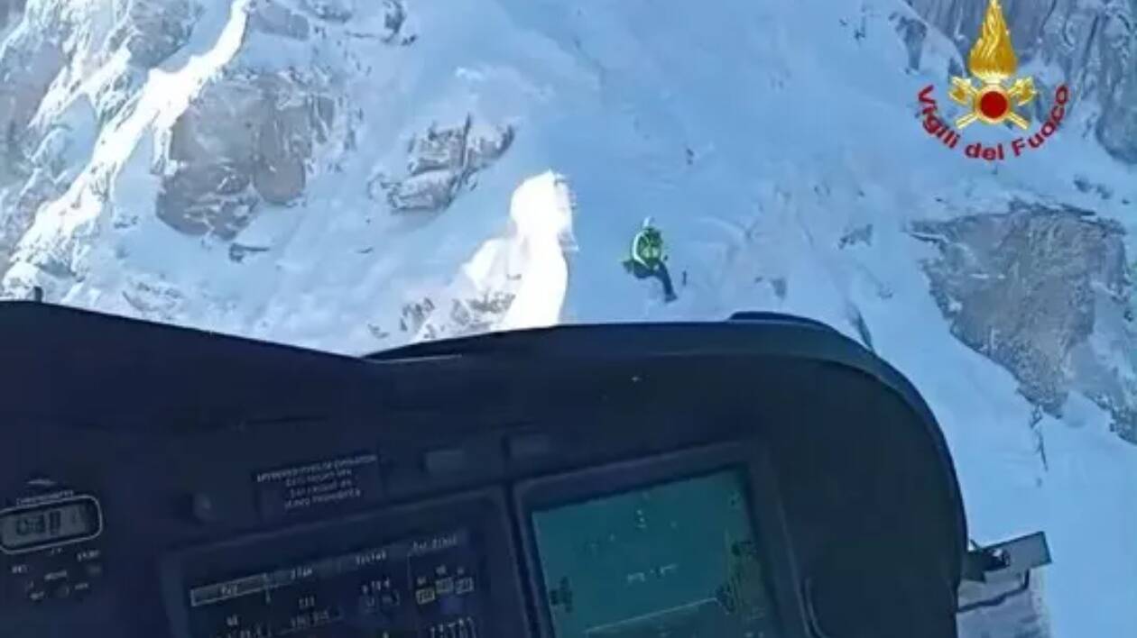 Si rompe un rampone durante ascensione, soccorso alpinista a Corno alle Scale