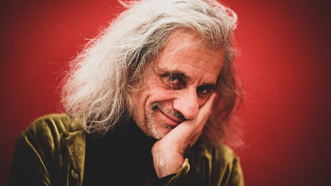 Carpi, la 'crealtà' di Alessandro Bergonzoni al teatro Comunale