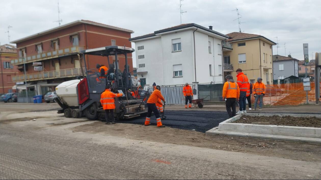 Carpi, cantiere infinto via Roosevelt: iniziati i lavori di asfaltatura