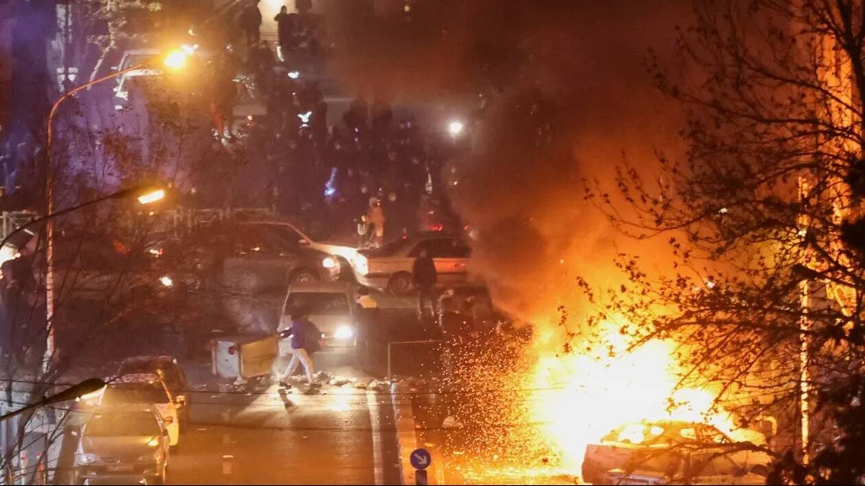 Orrore in Iran, l'opposizione denuncia: '12mila morti nella repressione'