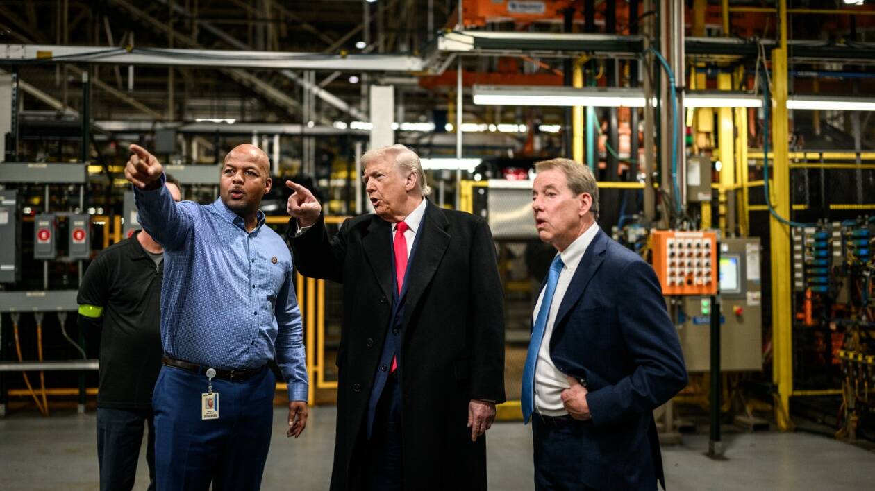 Ford punisce l’operaio che insulta Trump. Ma l’America si ribella: pioggia di dollari online