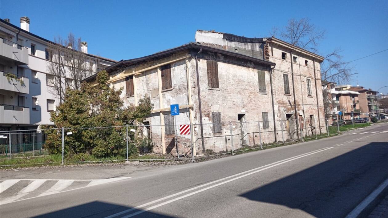 Carpi, tegola per il Comune: Tribunale condanna a restituire il terreno della pista ciclabile di Cibeno Pile