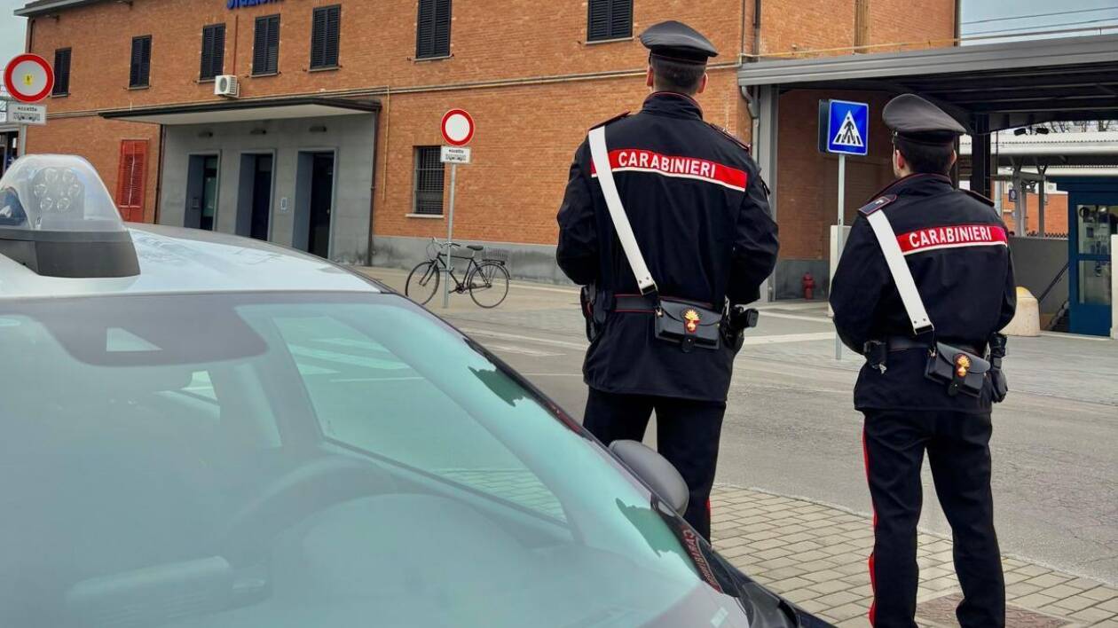 Spilamberto, ghanese arrestato per furto in due negozi