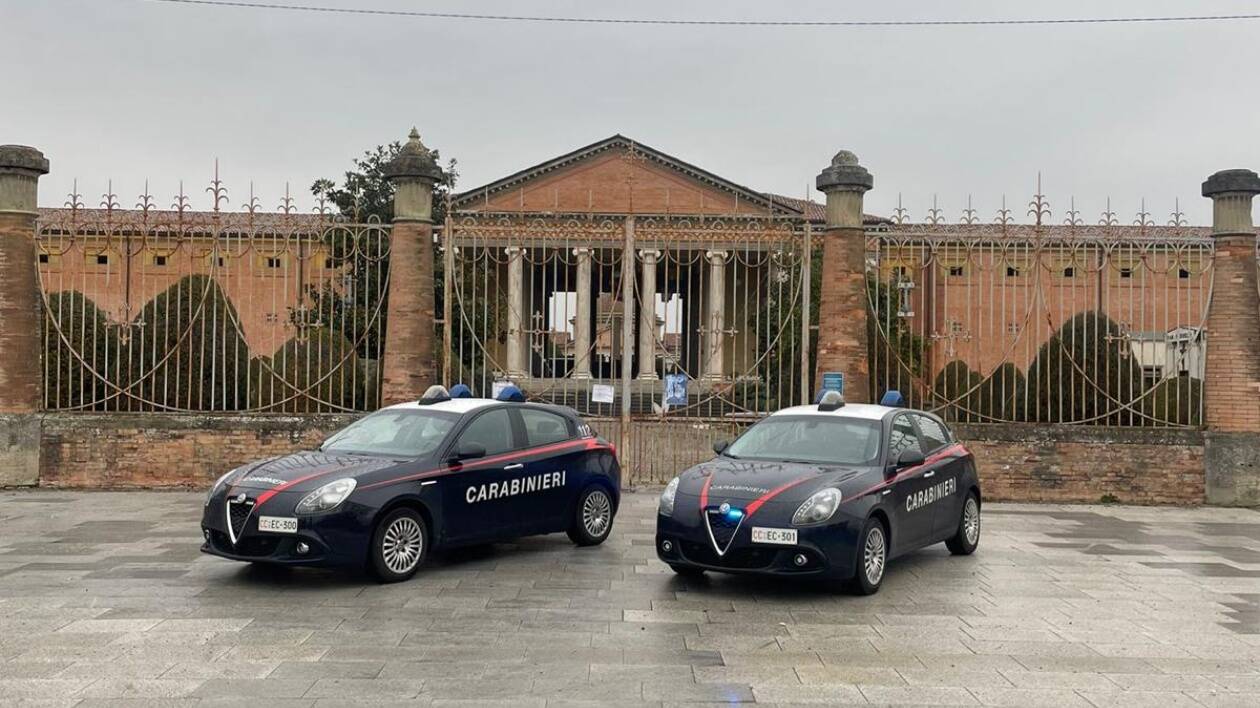 Modena, tentano furto di rame al cimitero di San Cataldo: messi in fuga