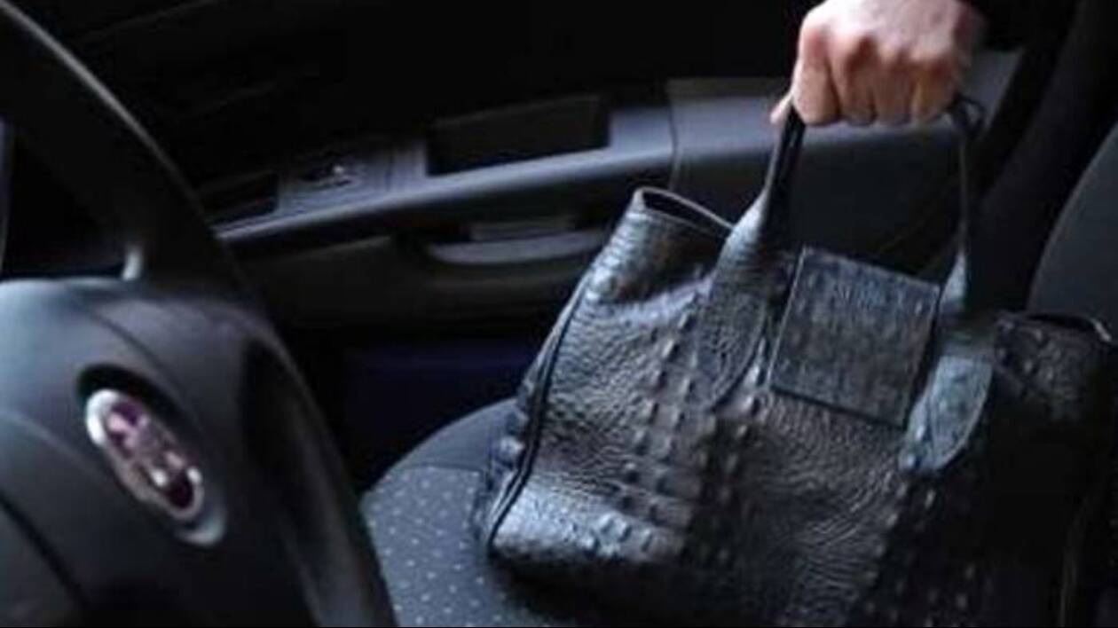 Modena, anziana derubata del cellulare: la polizia glielo riconsegna a casa