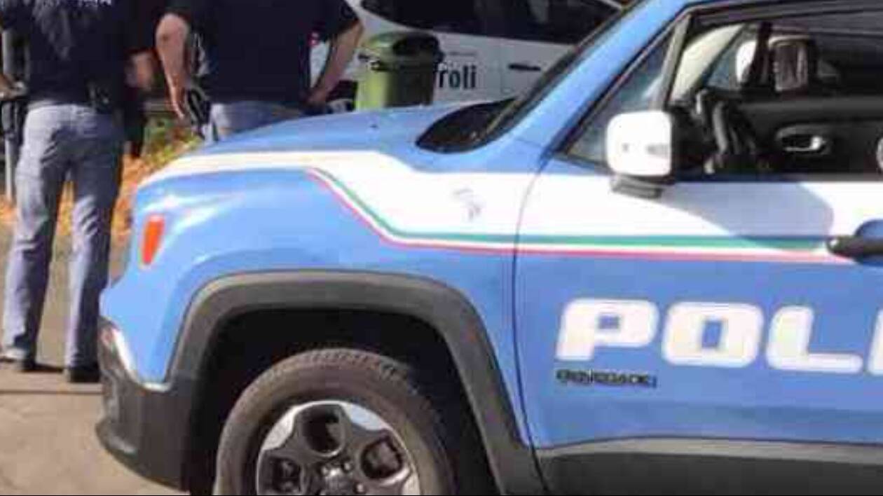 Modena, tenta di rubare in un supermercato: marocchino bloccato da agente fuori servizio