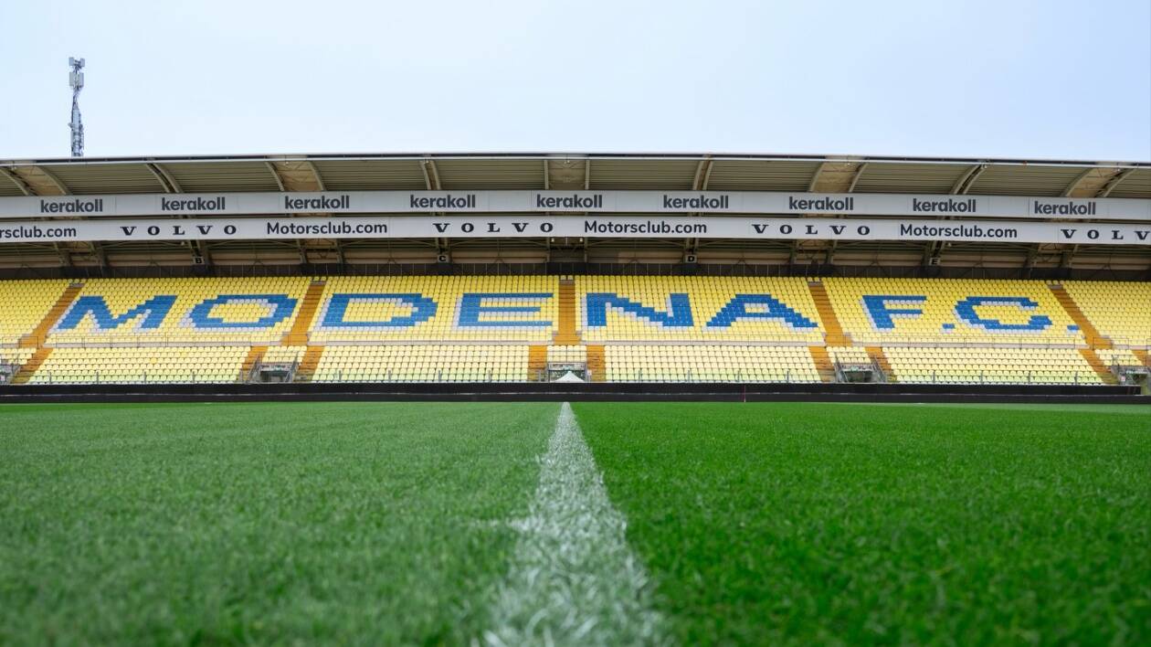 Tifosi del Palermo nel settore poltronissime: insulti inaccettabili