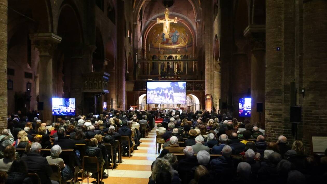 Piovani in Duomo a Modena: il sacro viene irriso o ridotto a scenografia