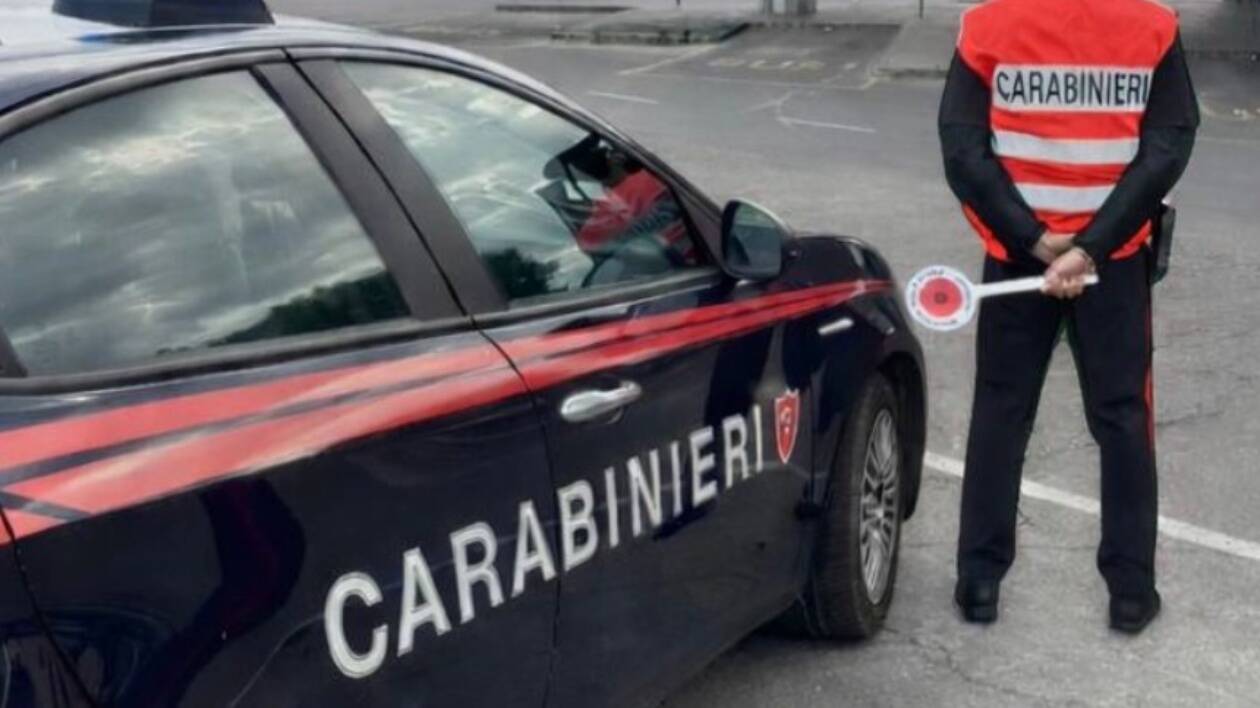 Modena, percosse, schiaffi, pugni al volto e alla testa della compagna: arrestato