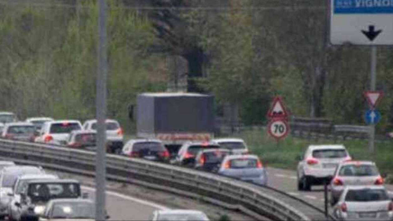 Fermato mentre cammina in tangenziale: addosso anche munizioni