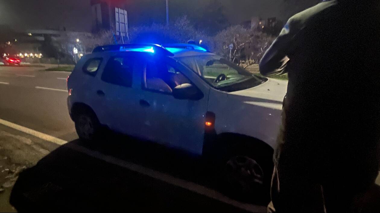 Modena, bimbo senza vestiti corre in tangenziale: salvato dalla polizia locale