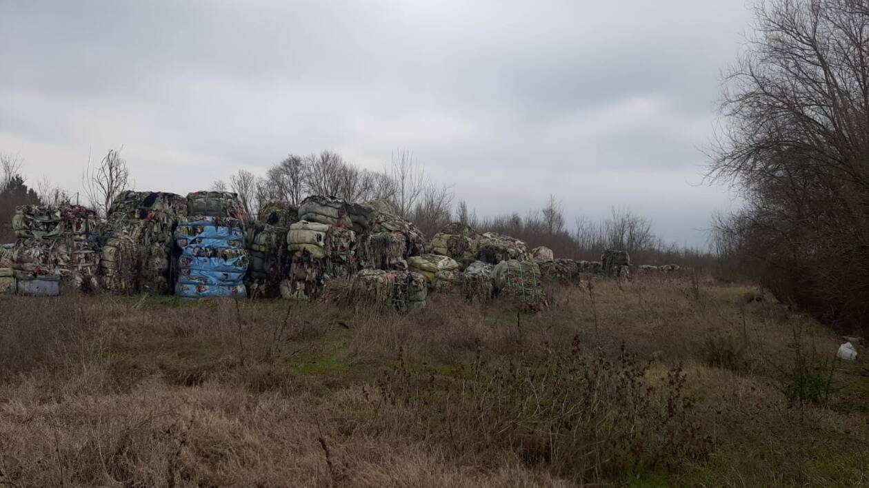 Modena, via Contrada: quelle 100 tonnellate di rifiuti ancora abbandonati