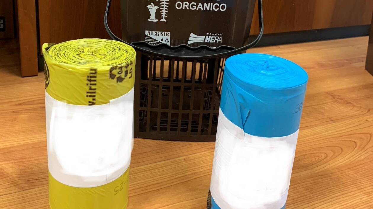 Raccolta differenziata, a Modena novità sulla distribuzione dei sacchi da parte di Hera