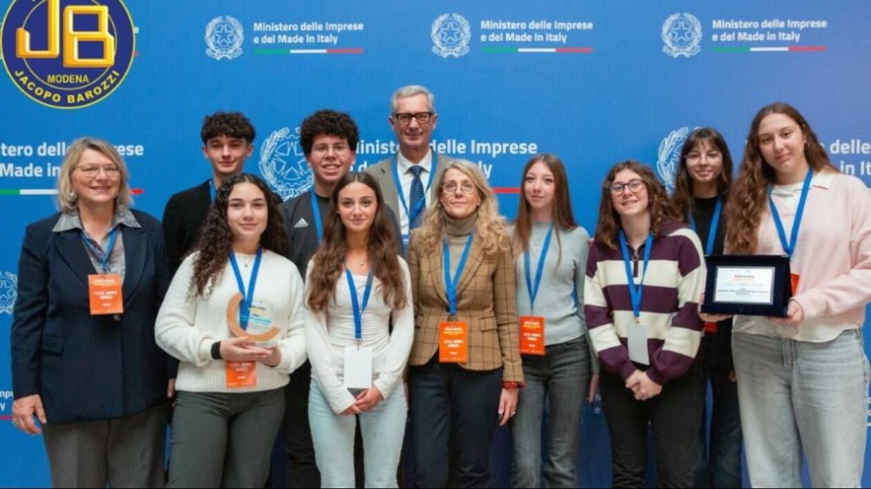 Gli studenti del Barozzi, premiati per la loro intervista impossibile al Concorso nazionale Adriano Olivetti
