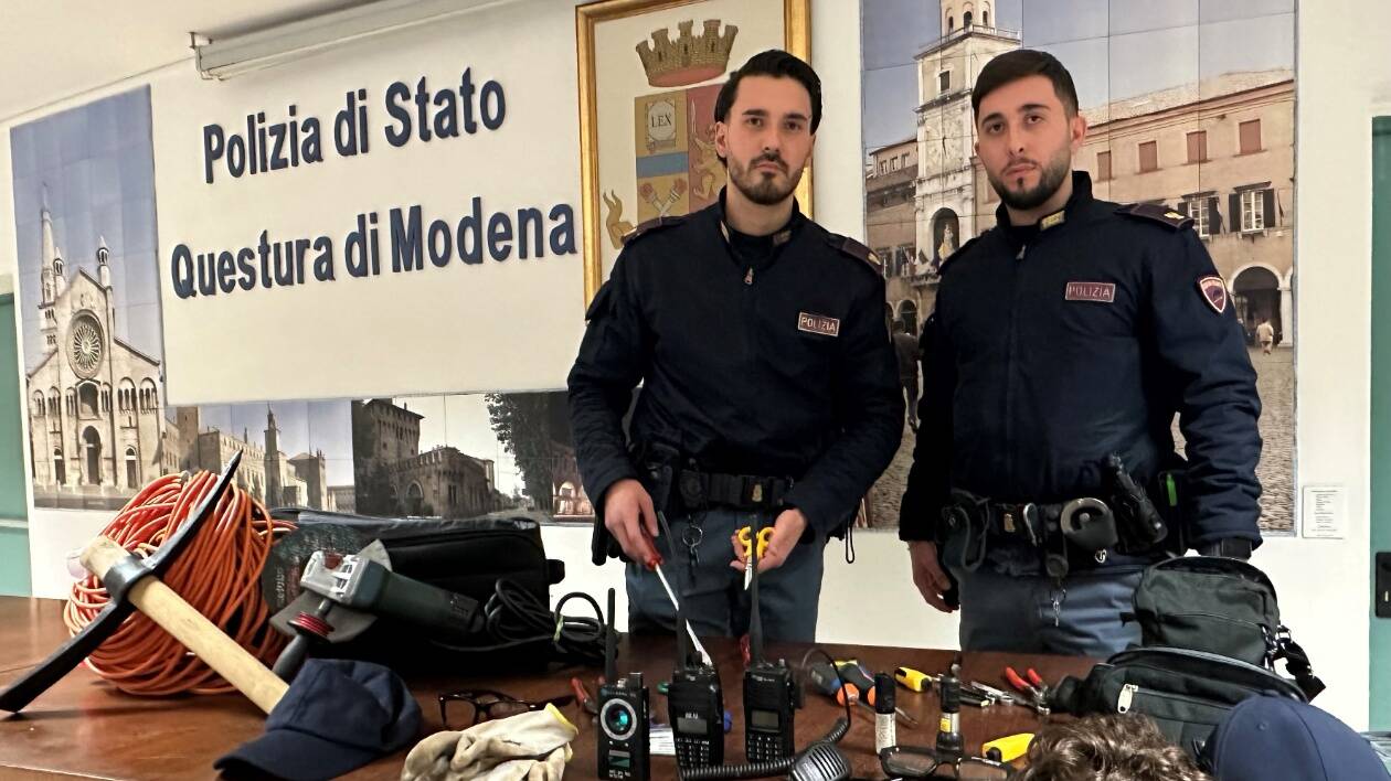 Modena, finti tecnici del gas tentano di truffare un 88enne: arrestati dalla polizia