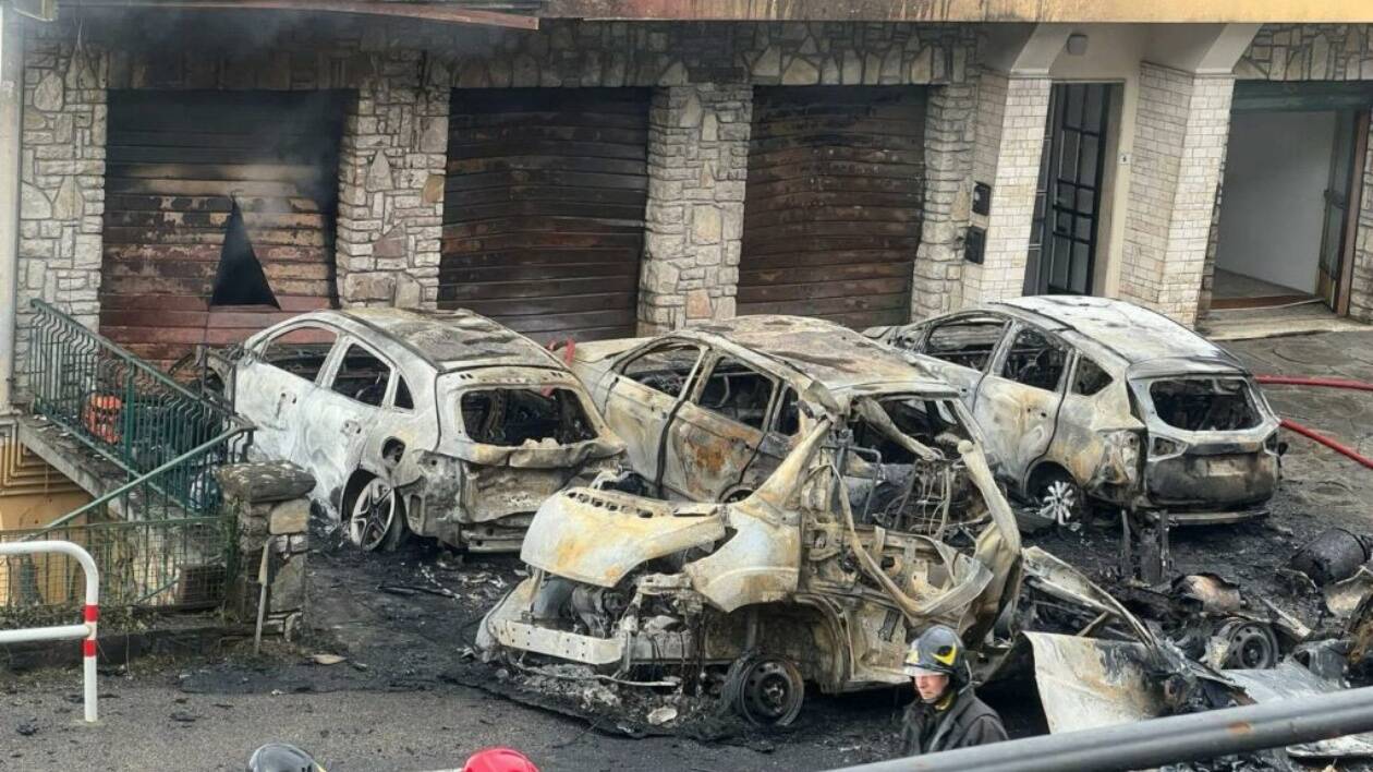 Paura a Bibbiena: esplode un furgone con bombole di ossigeno, sei feriti