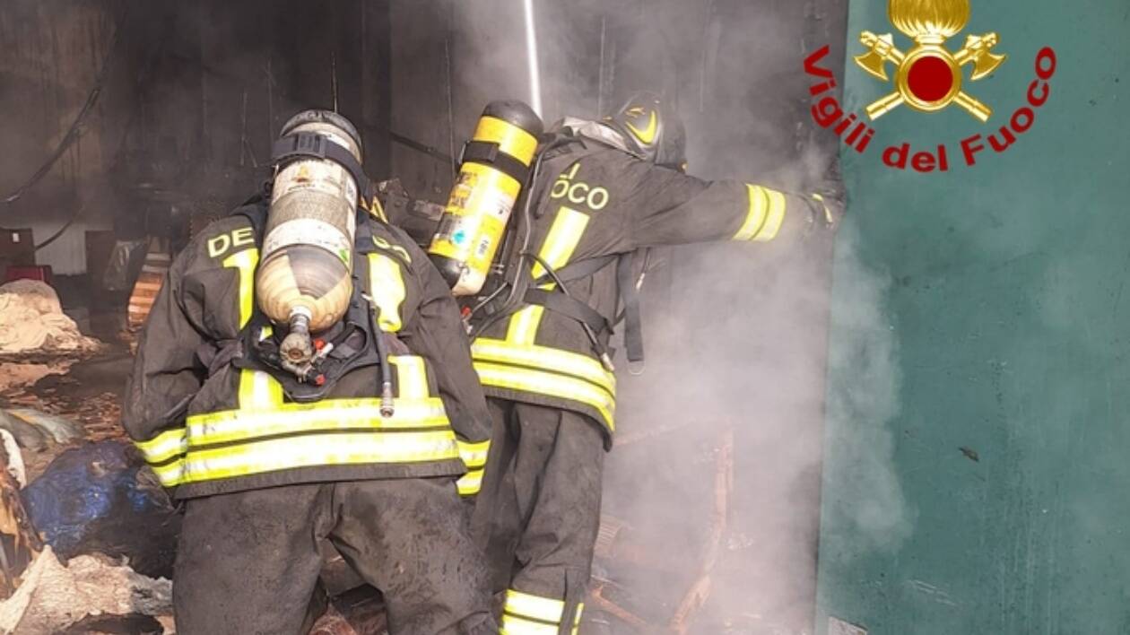 Soliera, incendio in laboratorio tessile: tre cinesi irregolari